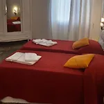 아파트 Small Luxury House