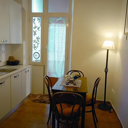 Апартаменти Small Luxury House